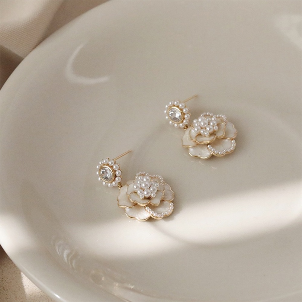 Chanel Style Metal Pearl Earnings - Picture 2 of 6